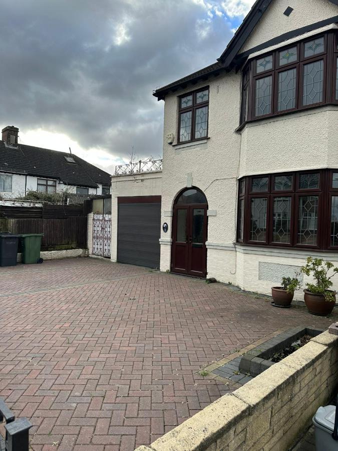 Amazing And Romantic O2 Arena 4 Bedrooms House Free Parking London Kültér fotó